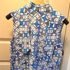 Chase Lands' End Blue and White Geometric Sleeveless Blouse